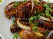A picture of fried chicken in worcestershire sauce