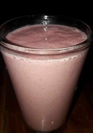 Una foto de Licuado de frutilla más fácil.. imposible!