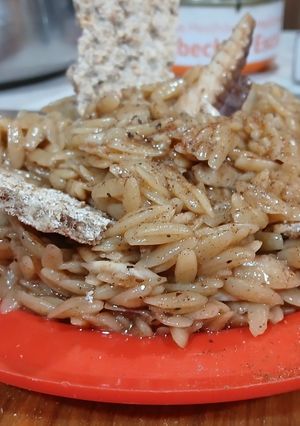 Una foto de Cocina de subsistencia: Orzo con Caballa en Aceite y Pimentón