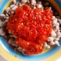 A picture of Beans and redoil sauce.