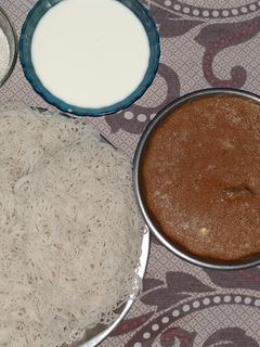 இடியாப்பம் சிக்கன்குழம்பு (idiyapam Chicken Kulambu Recipe in Tamil) செய்முறை முக்கிய புகைப்படம்