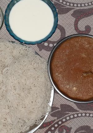 இடியாப்பம் சிக்கன்குழம்பு (idiyapam Chicken Kulambu Recipe in Tamil) செய்முறை முக்கிய புகைப்படம்