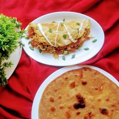 A picture of Vegetable noodles omlete.