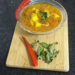 A picture of Rasewalle Aloo In Curd Gravy.