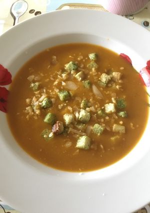 A picture of Tomato vegetable creamy soup.