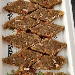 A picture of Lauki(Ghiye) ki Barfi and mawa.