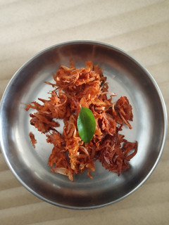 வெங்காய பக்கோடா (Venkaaya pakoda recipe in tamil) செய்முறை முக்கிய புகைப்படம்