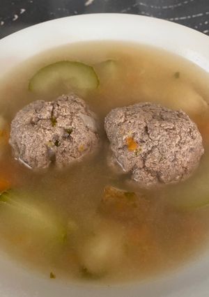 Una foto de Albóndigas en caldo