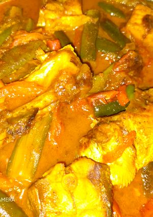 A picture of Fish curry with brinjal.