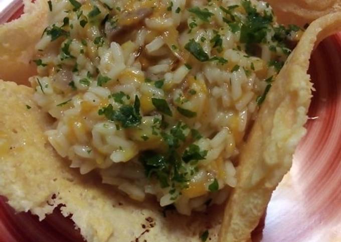 Guida passo passo a Preparare Preferito Risotto zucca e salsiccia in cestino di grana