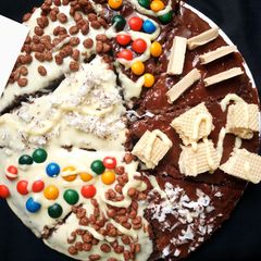 A picture of Brownie Pizza.