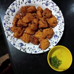 A picture of Chanadal and onion pakoda recipe.