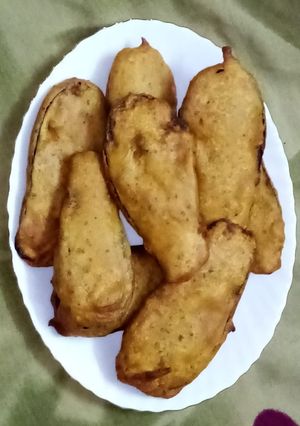 A picture of Methi or mint waly baingan ke pakoray.
