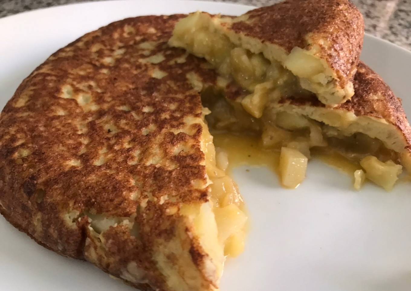 Tortilla de patata, berenjena y cebolla. Versión más limpia, rápida y ligera