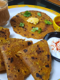 દૂધી ના થેપલા (Dudhi Thepla Recipe In Gujarati) રેસીપી મુખ્ય ફોટો