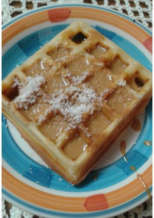 Una foto de Wafles con dulce de leche