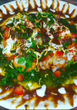 A picture of Dahi Papdi Chaat.