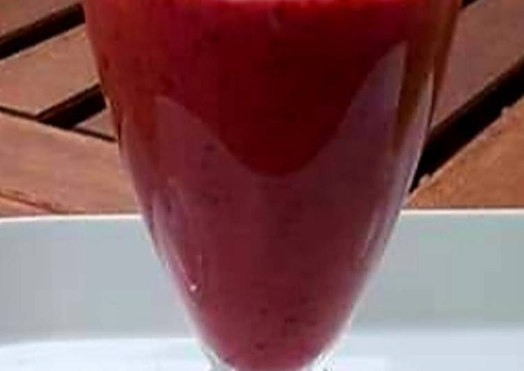 Steps to Make Berry baboon smoothie in 33 Minutes for Mom