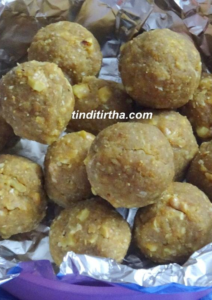 முழு கோதுமை மாவு வால்நட் லட்டு / godhi hittina unde செய்முறை முக்கிய புகைப்படம்