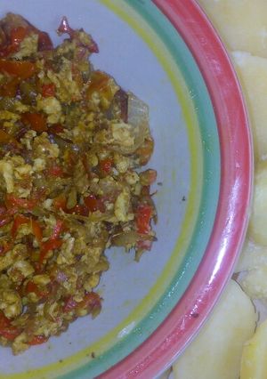 A picture of Potato and egg sauce.