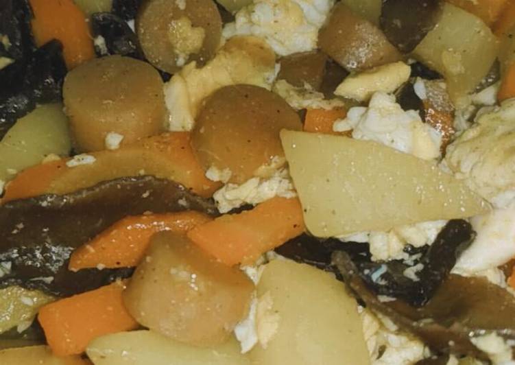 Bagaimana Menyiapkan Tumis kentang wortel ala anak kos yang Bisa Manjain Lidah