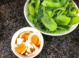 Hình của món Rau Cải Bẹ Xanh Luộc Chấm Nước Mắm Dầm Trứng Lòng Đào.