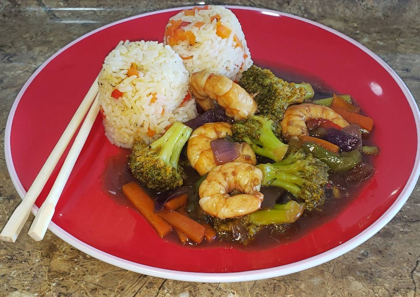 Brócoli y langostinos en soja