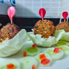A picture of Mix sprouts falafel.