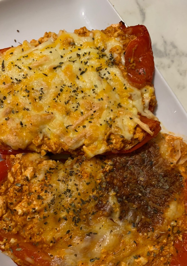 Una foto de Pimientos rellenos de queso al horno