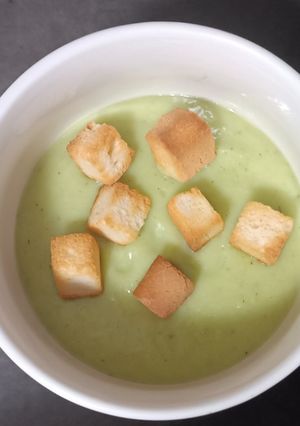 Una foto de Gazpacho de Aguacate