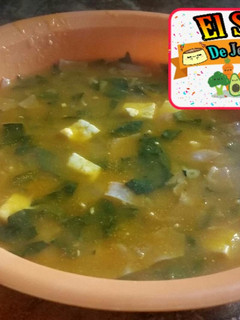 Una foto de Sopa de Espinacas, queso y jamón