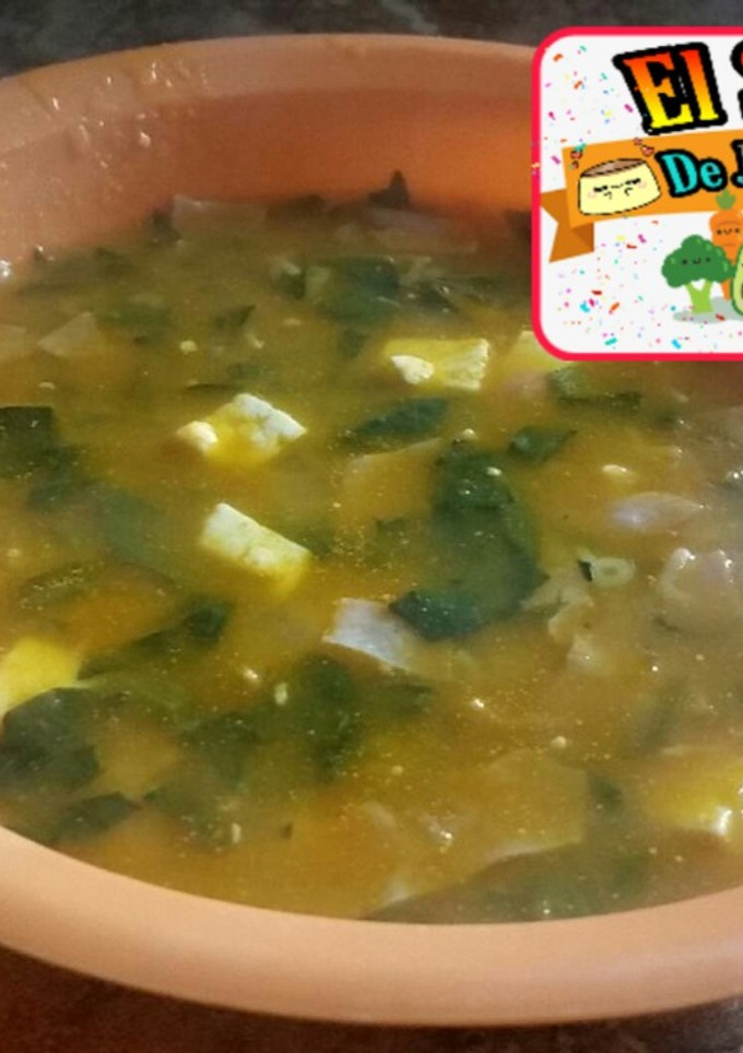 Una foto de Sopa de Espinacas, queso y jamón