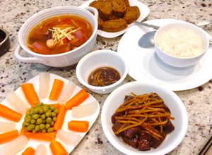 Hình của món Canh Bạch Tuộc Cà Chua Nấu Gừng - Thịt Bò Kho Gừng (bữa cơm gia đình).