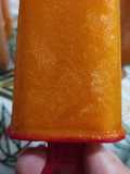 Helado de frutas (color naranja) y zanahoria