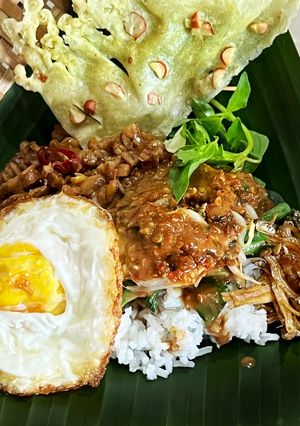 Foto resep Sarapan Khas Madiun Sego Pecel Pincuk