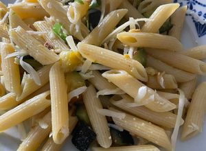 Una foto de Penne rigate al zapallito verde
