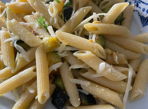 Una foto de Penne rigate al zapallito verde