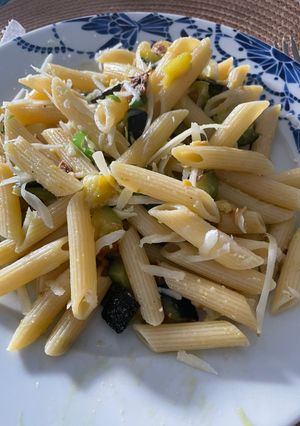Una foto de Penne rigate al zapallito verde