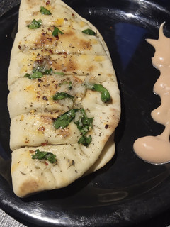 ગાર્લિક બ્રેડ(Garlic Bread Recipe in Gujarati) રેસીપી મુખ્ય ફોટો