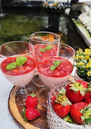 Foto resep 503. Milky Pudding with Strawberry Sauce