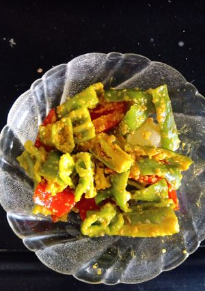 રાઈવાળા મરચા(Raita marcha recipe in Gujarati) રેસીપી મુખ્ય ફોટો