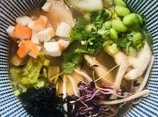 Una foto de sopa de algas