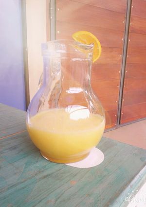 Una foto de Frappe de naranja y manzana
