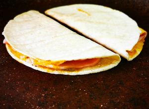 Una foto de Quesadilla de Jamón y sofrito