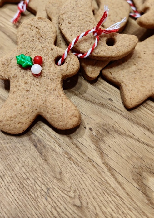 Una foto de Galletas de jengibre y canela para Navidad