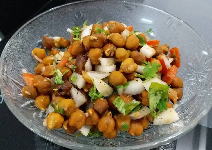 Sprouted Kala Chana Chaat (Black Chickpea Chaat) Recipe by Rosalyn ...