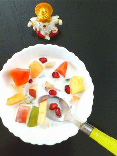 फ्रूट सलाद (fruit salad recipe in hindi) रेसिपी मुख्य फोटो