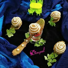A picture of Oats daliya balls loaded with oats palak spoon.