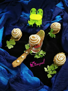 A picture of Oats daliya balls loaded with oats palak spoon.