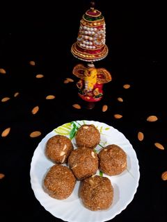 ચુરમા ના લાડુ (Churma Ladoo Recipe In Gujarati) રેસીપી મુખ્ય ફોટો